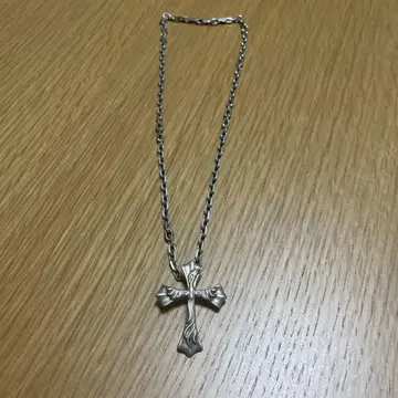 론 원스 크로스 펜던트