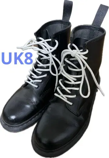 닥터마틴 uk8 흰색 끈 8홀 부츠