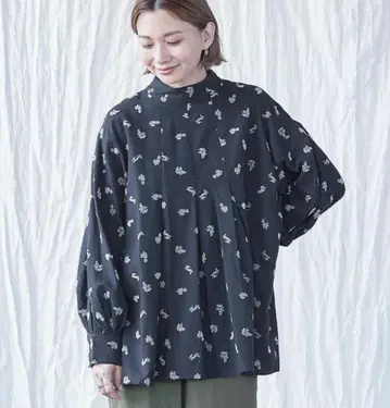 새상품 teMite 기모 꽃무늬 플로키 프린트 블라우스 지나시스