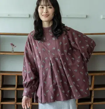 새상품 teMite 기모 꽃무늬 플로키 프린트 블라우스 지나시스