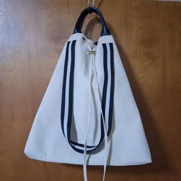 [ 새상품급 ] nouer 화이트 베이지 토트백 블랙 스트랩