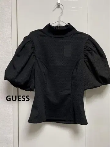 택 포함 새상품 GUESS 게스 상의 퍼프 슬리브