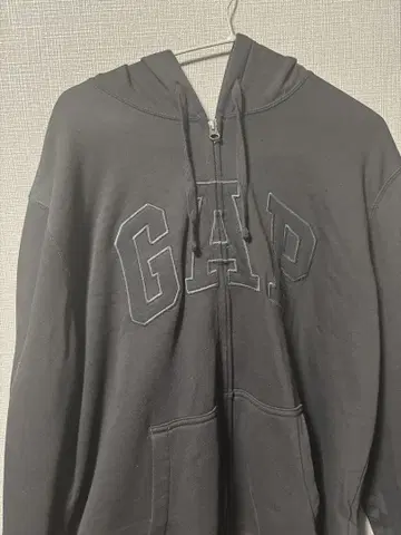 GAP 지퍼 후드티 블랙