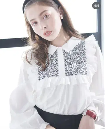 chesty 플라워 자수 블라우스 블랙