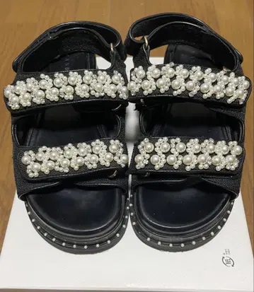 RANDA 펄 장식 블랙 샌들 S size 22.5cm