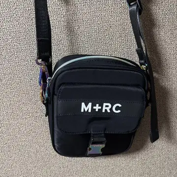 M+RC 블랙 숄더백
