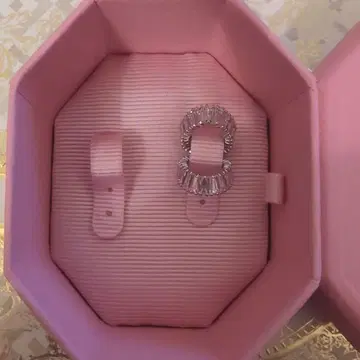 SWAROVSKI 스와로브스키 아리아나 그랑 이어커프 한쪽 귀
