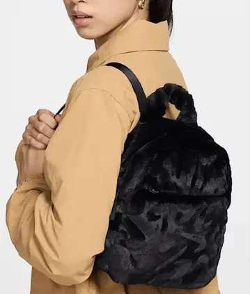 새상품급 나이키 Nike 퍼 백팩 블랙 인조 모피 미니 백팩