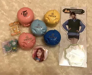 TWICE 굿즈 가챠가챠 아크릴 스탠드 캔뱃지