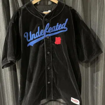 Undefeated 블랙 T셔츠