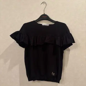blugirl 프릴 장식 블랙 T셔츠
