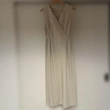 베이지 V넥 롱 드레스