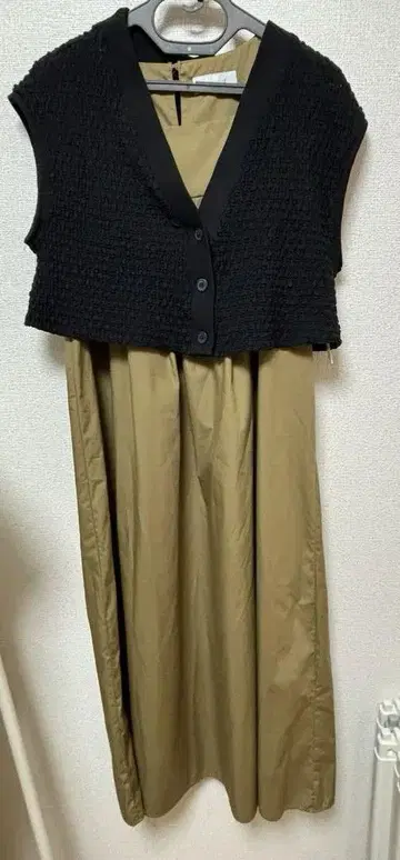 슬리브리스 롱 원피스 SIMPLICITE