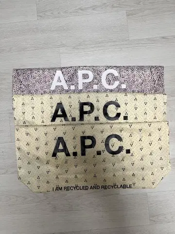A.P.C. 도트 무늬 에코백 3개