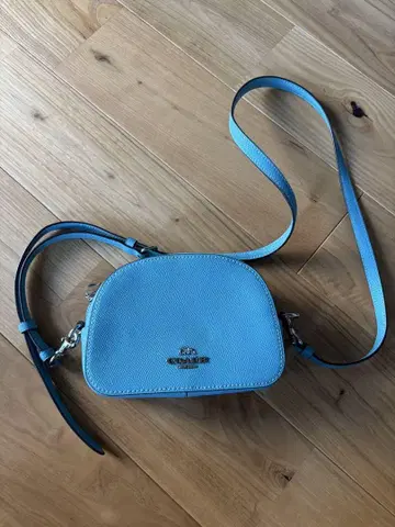 스카이블루 가죽 숄더백