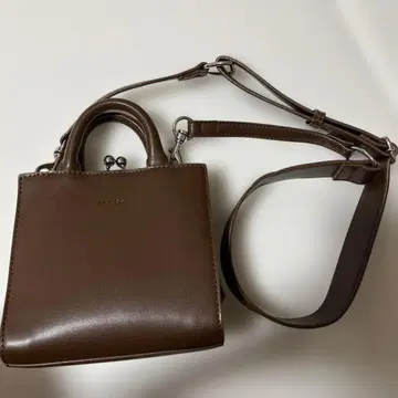 MOUSSY 브라운 숄더백 가마구치 디자인