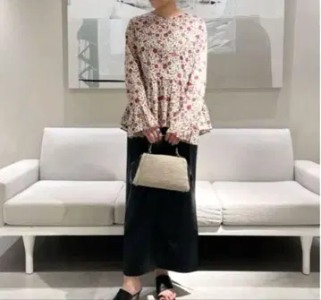 새상품급 macphee 투모로우랜드 리버티 블라우스 프릴 완판템
