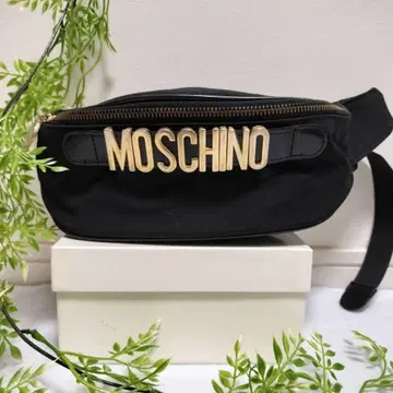 MOSCHINO 블랙 바디백 웨스트 파우치