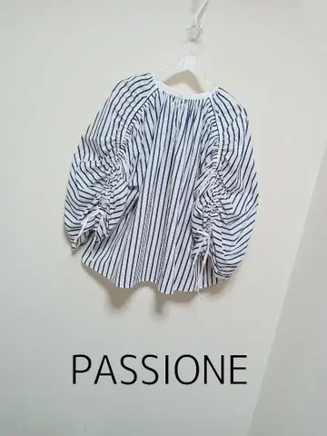 PASSIONE 스트라이프 블라우스 개더 볼륨 슬리브 드로스트