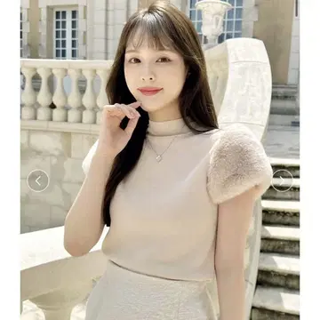 새상품급 CELFORD 퍼 반팔 니트