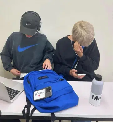 잔스포츠 럭색/백팩 레어 컬러 블루 엔도 마모루 씨 착용
