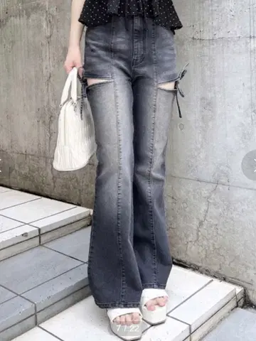 INGNI 사이드 리본 컷 아웃 플레어 데님 팬츠 S 사이즈