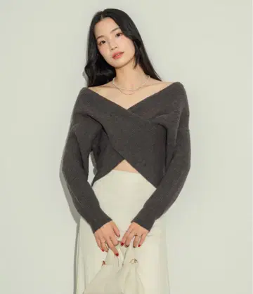 [ NEUNA ] 크로스 디자인 오프숄더 상의