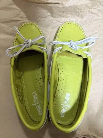 [ 중고품 ] MINNETONKA 모카신 라임 그린