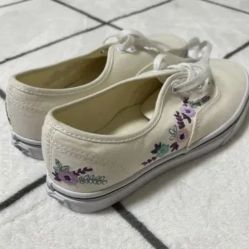 Vans 꽃무늬 자수 스니커즈 화이트 USA 하와이 구매