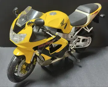 CBR900RR FIREBLADE 1/6 모델