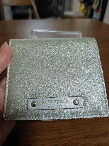 kate spade 실버 접이식 지갑