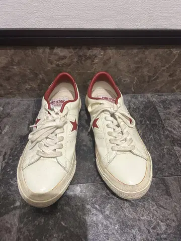 원 스타 화이트/레드 스니커즈