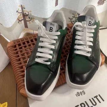 그린 블랙 스니커즈