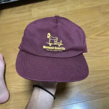 Mermaid Board Co. 야구 모자 버건디