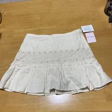 LIZ LISA 프릴 장식 미니 스커트 크림색