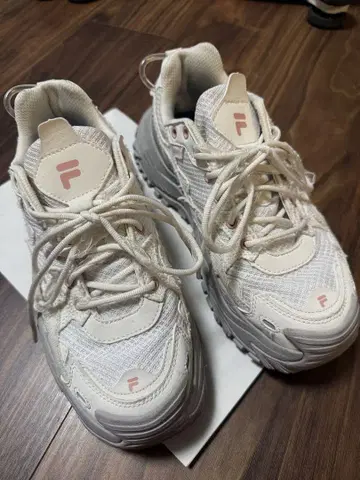 FILA 화이트 스니커즈 T12W411303FGD 사이즈 7