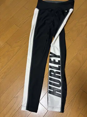 Hurley 사이드 스트라이프 레깅스 S 사이즈