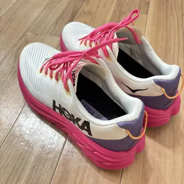 호카 오네오네 HOKA 핑크