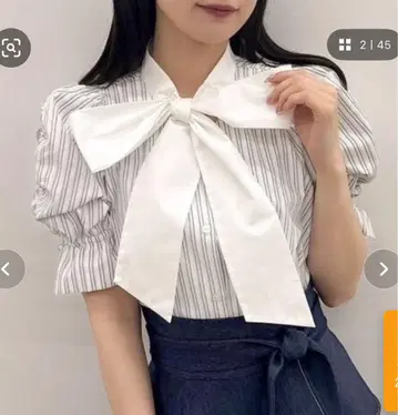 dazzlin 페플럼 턱 보타이 블라우스