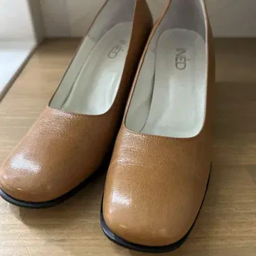 새상품급 INED 카멜 브라운 가죽 스퀘어 펌프스 23cm