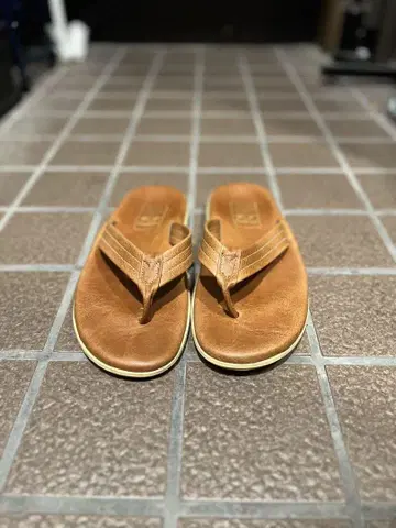 ISLAND SLIPPER (아일랜드 슬리퍼) 가죽/ Buff (브라운)