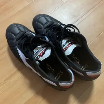 Mizuno Morelia 축구화 블랙/화이트