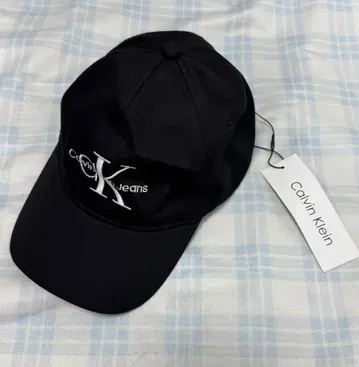 Calvin Klein 블랙 야구 모자