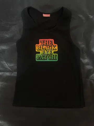 블랙 아이패치 탱크탑