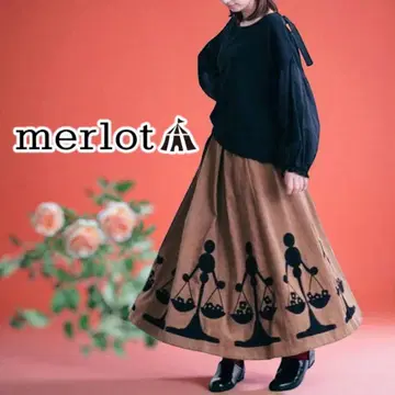 merlot 멀로 편대 꽃 패턴 롱 플레어 스커트