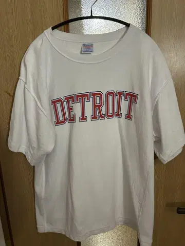 Champion DETROIT T셔츠 Medium 리버스 위브