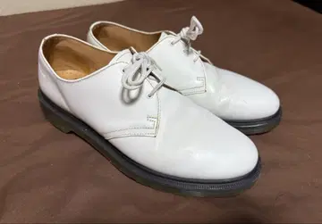 닥터마틴 Dr.Martens 3홀 uk10 화이트 새상품급