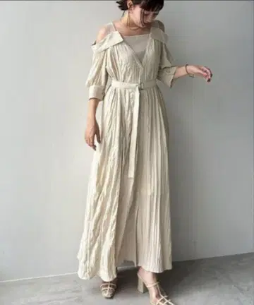 코코딜 니트 레이어 오프숄더 아이보리 원피스 쉬폰