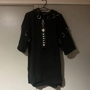 REFLEM 후드 부착 블랙 T셔츠