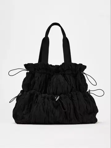 JO1 카와시리 렌 사용 ZARA 개더 숄더백